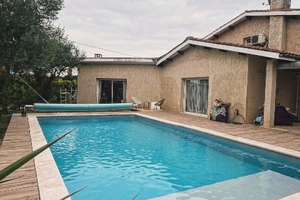 Réalisation d'un tour de piscine et carrelage sur structure autoportante 