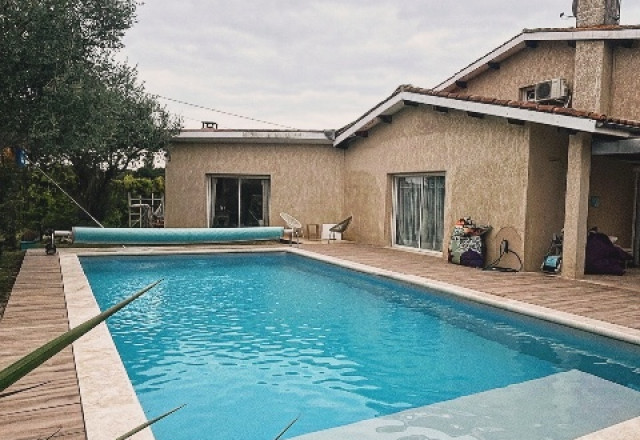 Réalisation d'un tour de piscine et carrelage sur structure autoportante 